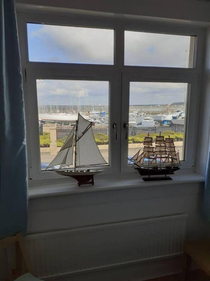 Marina View Lovely Upper 3 Bedroom Apartment Troon Extérieur photo