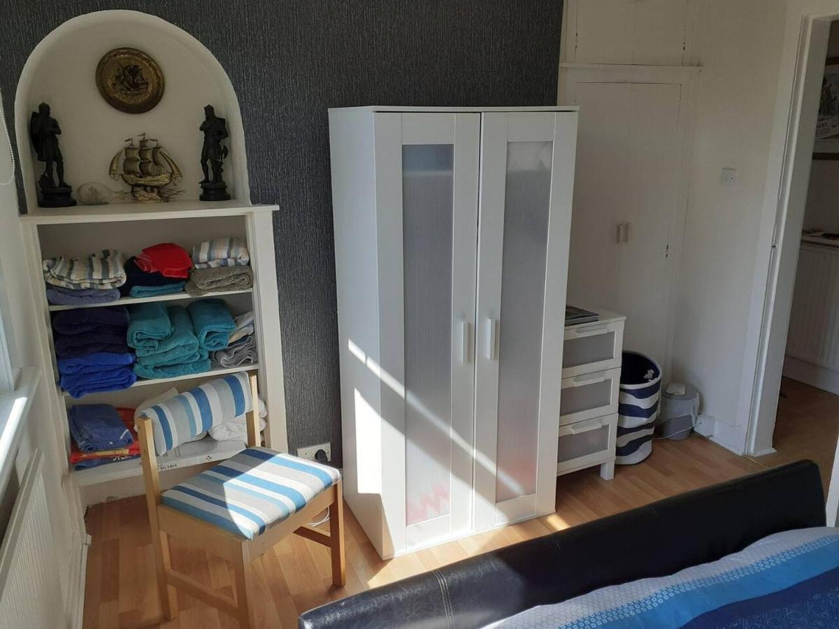 Marina View Lovely Upper 3 Bedroom Apartment Troon Extérieur photo
